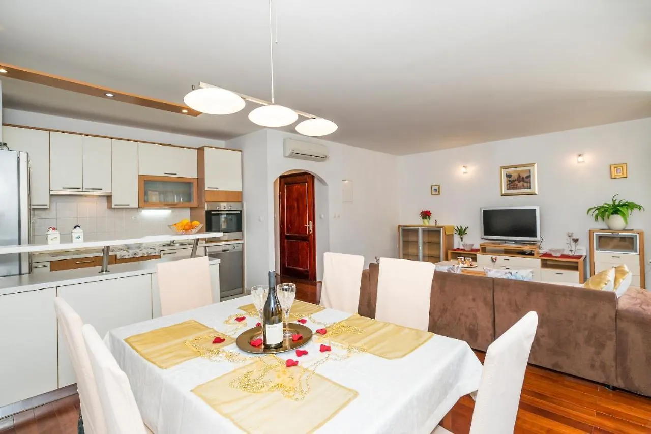 Apartment In Old Town With City View Spalato