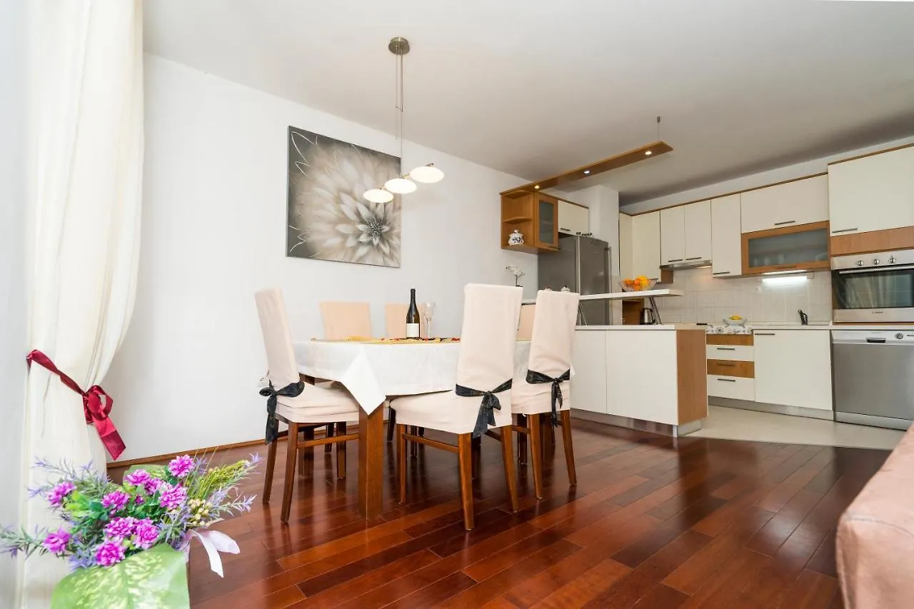 Apartment In Old Town With City View Spalato